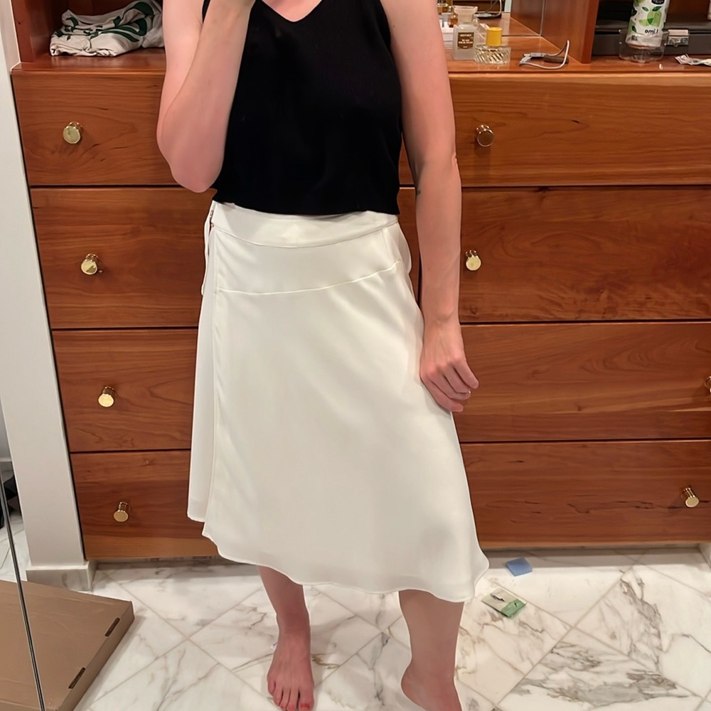 Gorgeous Vince Camuto cream midi skirt